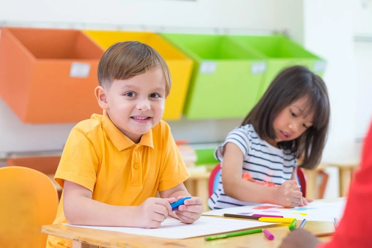 kids are drawing
