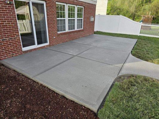 Akron Concrete builds and installs Patio