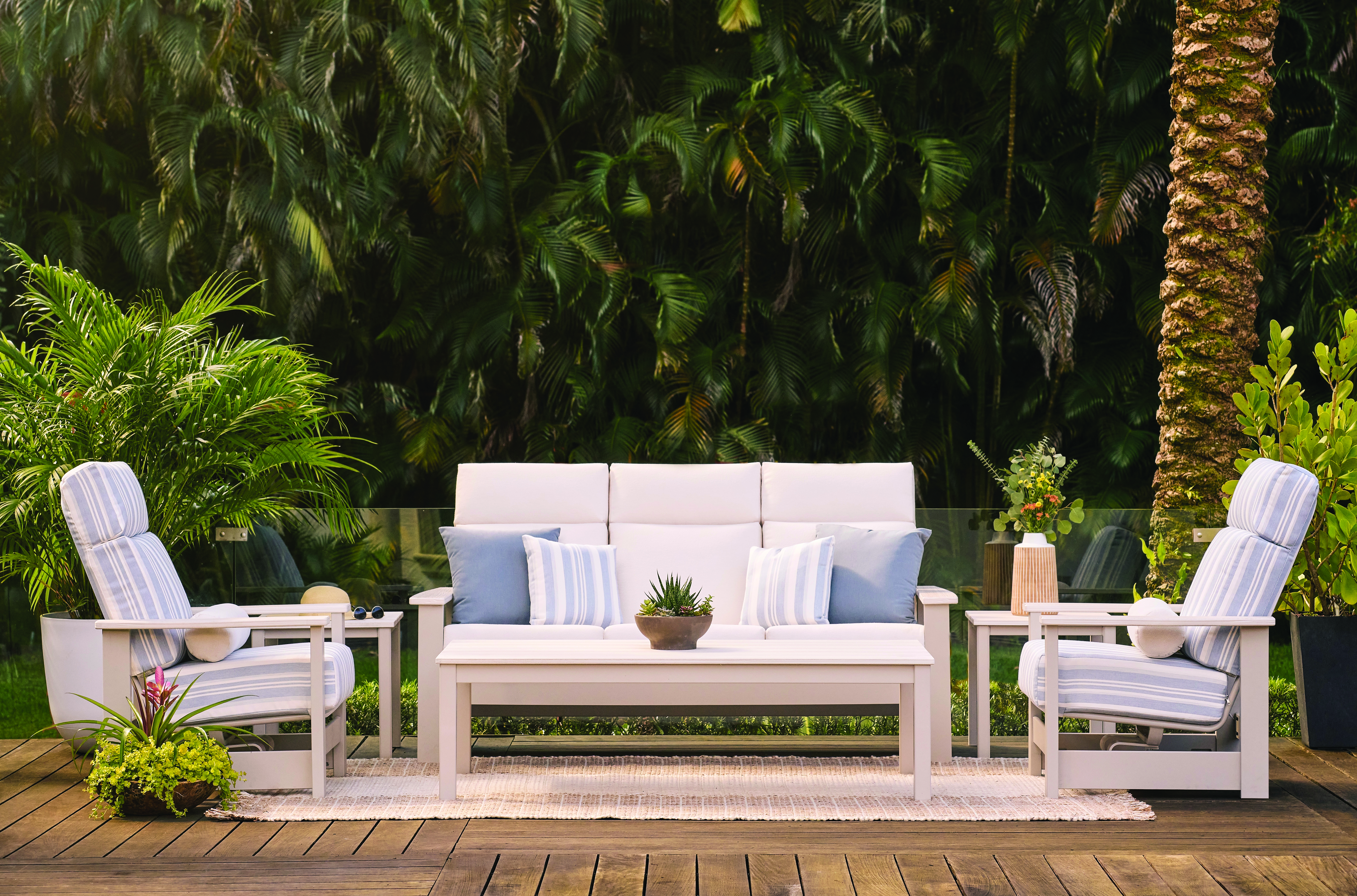 Modern minimalist outdoor dining set