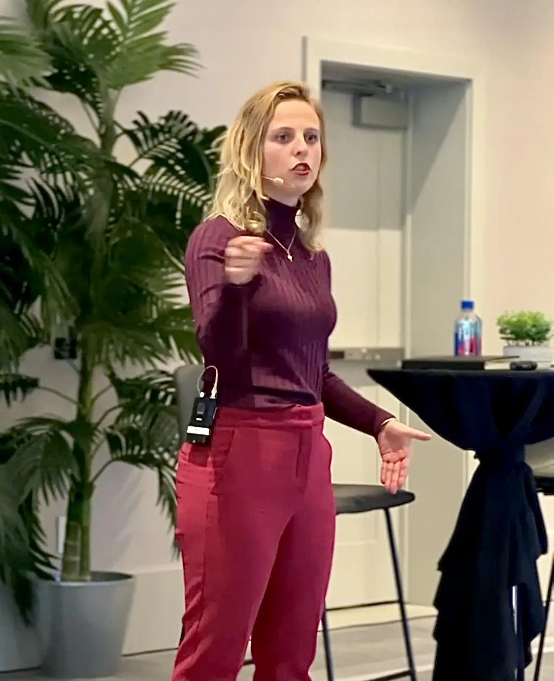 Laurie Mabelis on Dean Graziosi's stage