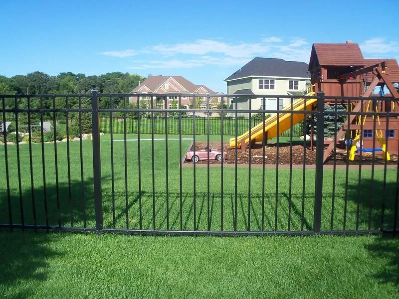 Backyard fence - lack aluminum 