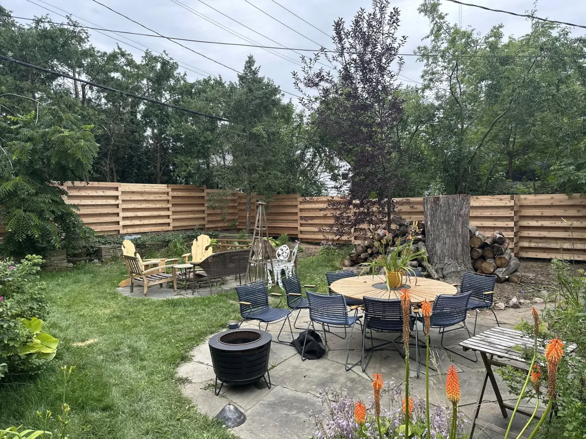 horizontal cedar privacy fence - shadowbox 
