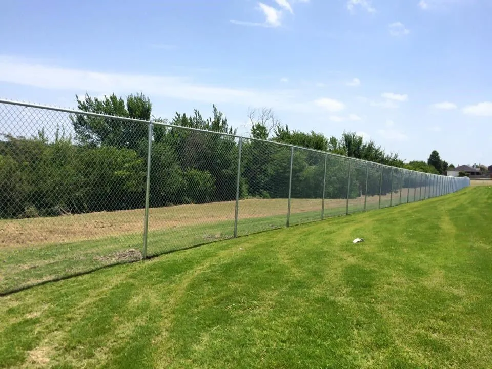 no dig vinyl fence installation image