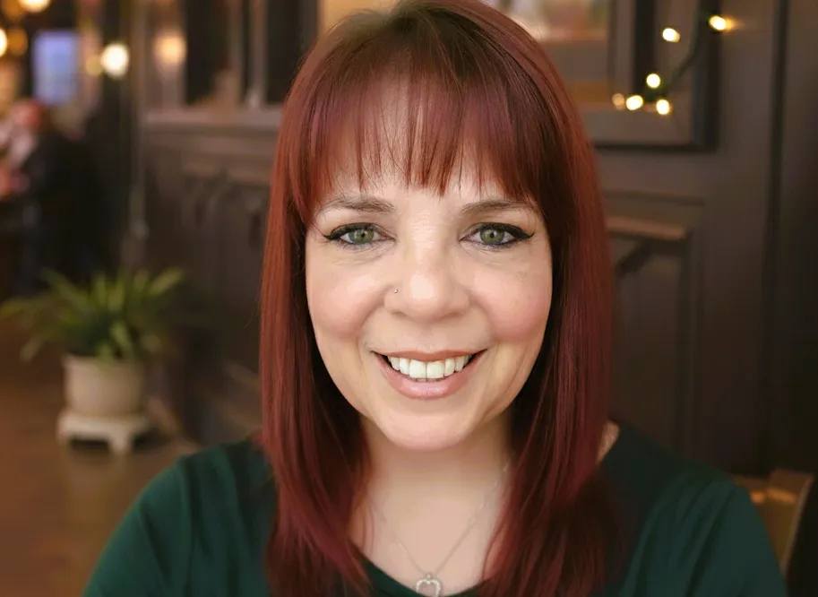 Robyn Bennett, certified business strategist and tech expert, smiling in a café setting