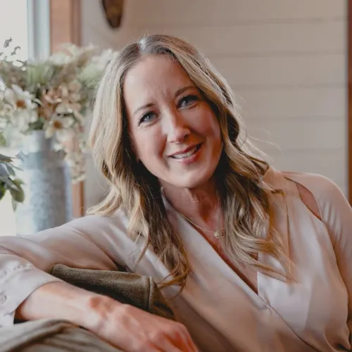 RoxAnne Eli, executive wellness expert, sharing praise for Robyn Bennett’s website design and strategic tech support