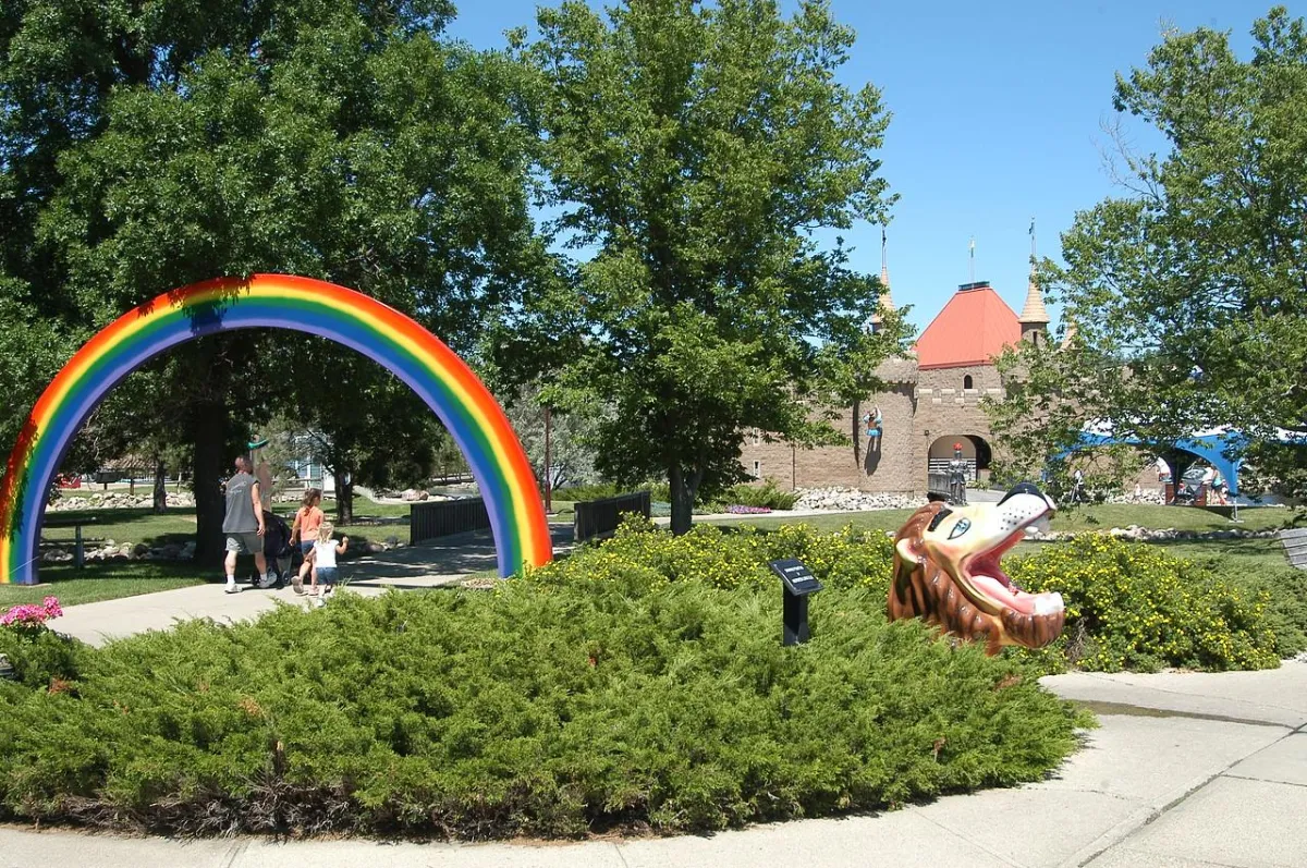 Family-friendly backyard deck in Highland Park Aberdeen SD