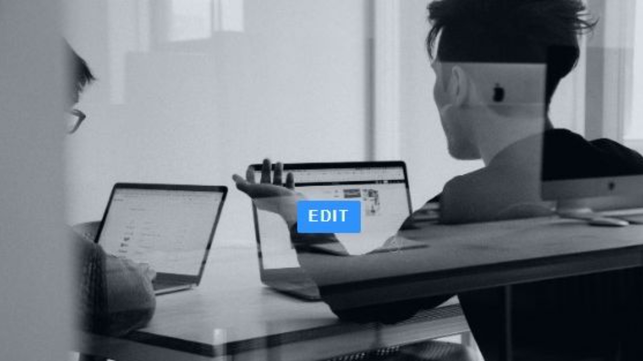Manager reviewing employee performance with clear, specific examples instead of vague feedback