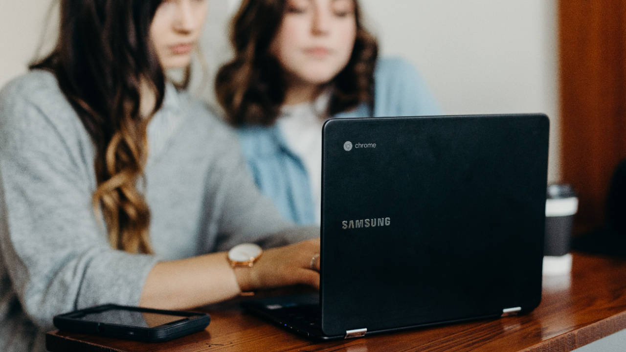 Employee onboarding checklist and guidance for avoiding common HR onboarding mistakes