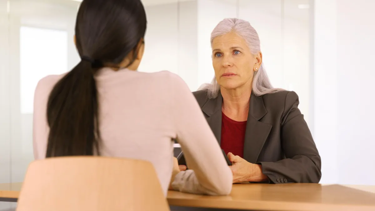 Workplace communication challenges between employees and managers in a business environment