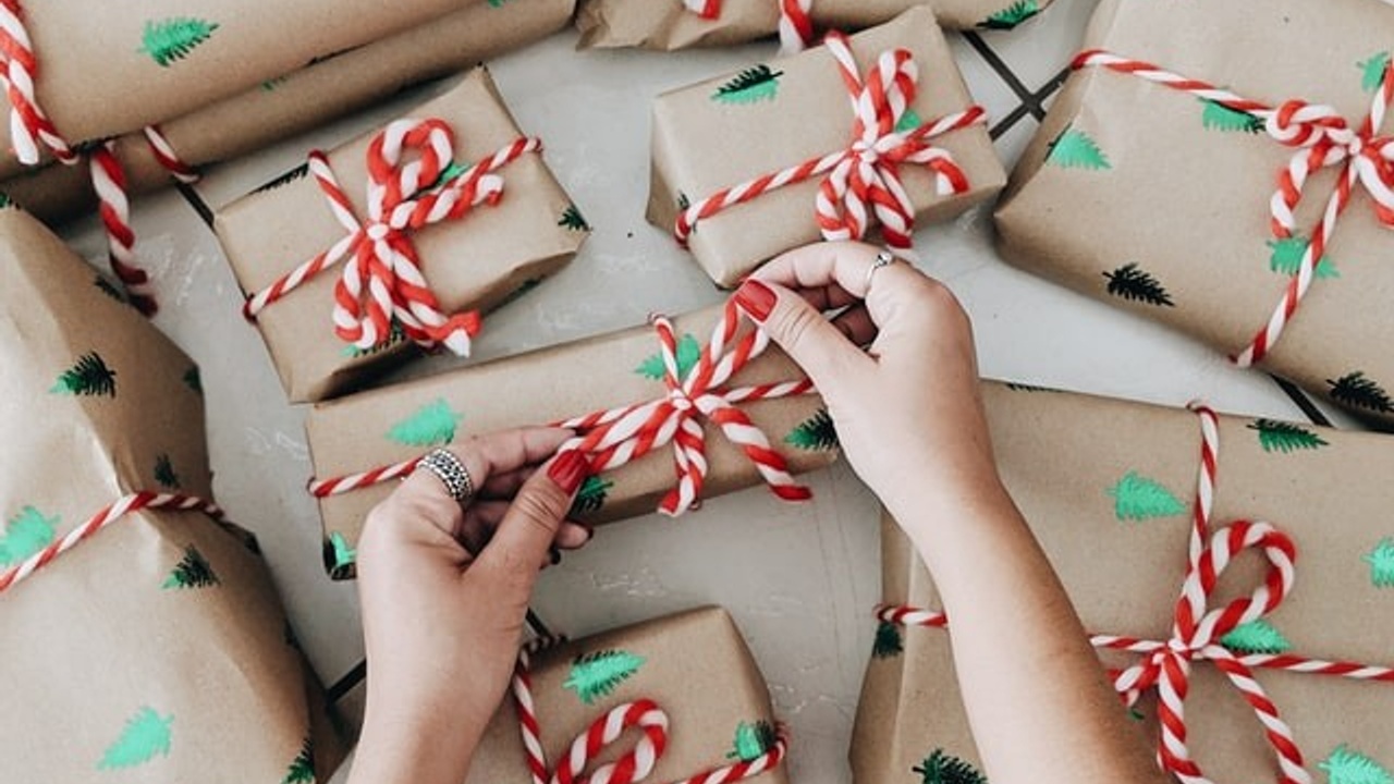 Affordable employee appreciation gifts to recognize workplace contributions