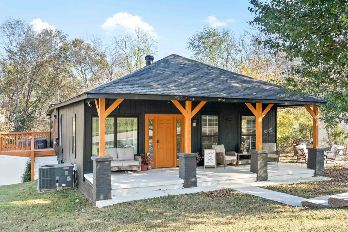 Highland Haven executive extended-stay home with oversized driveway and manicured lawn
