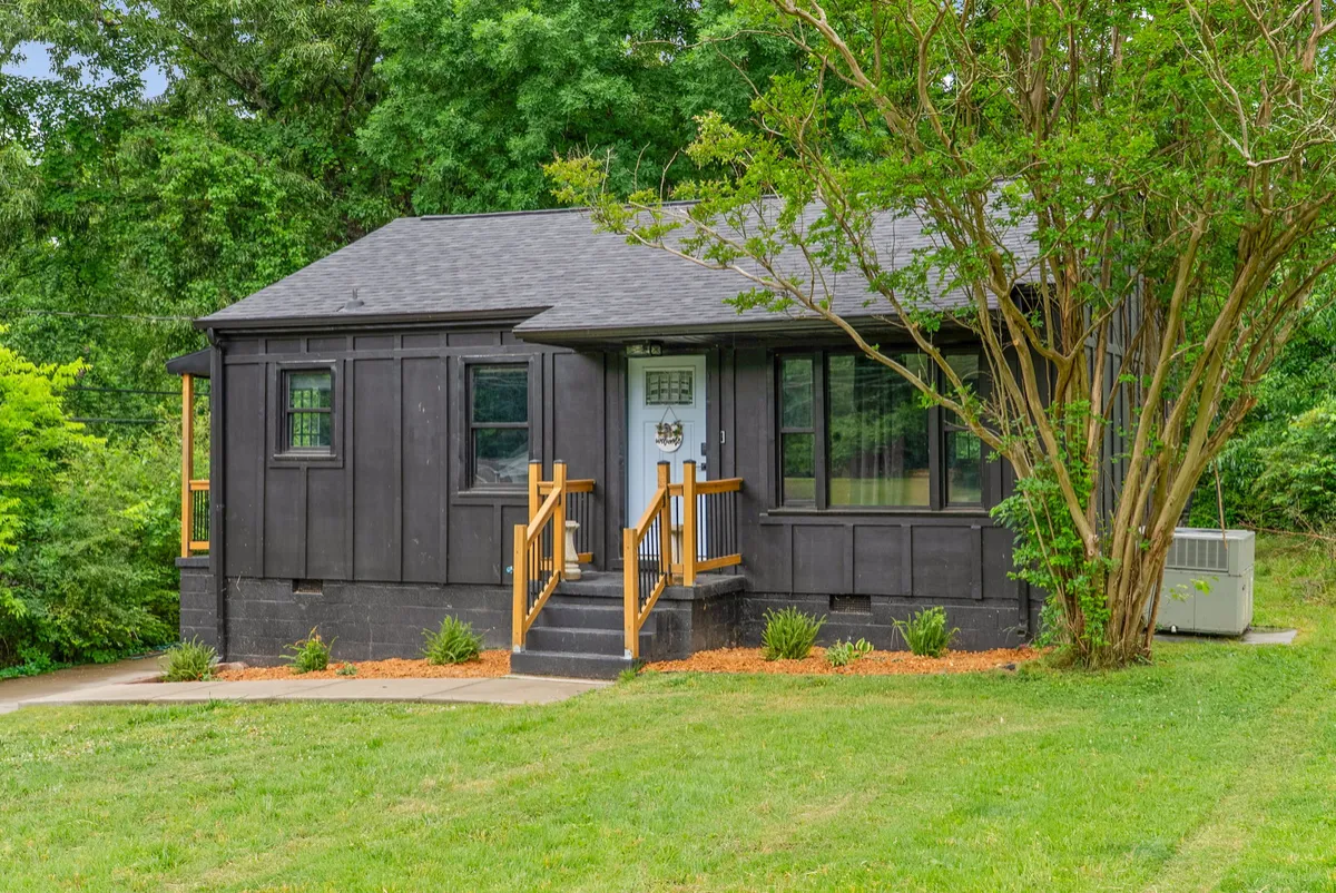 The Stonefield Estate extended-stay crew residence with spacious vehicle parking