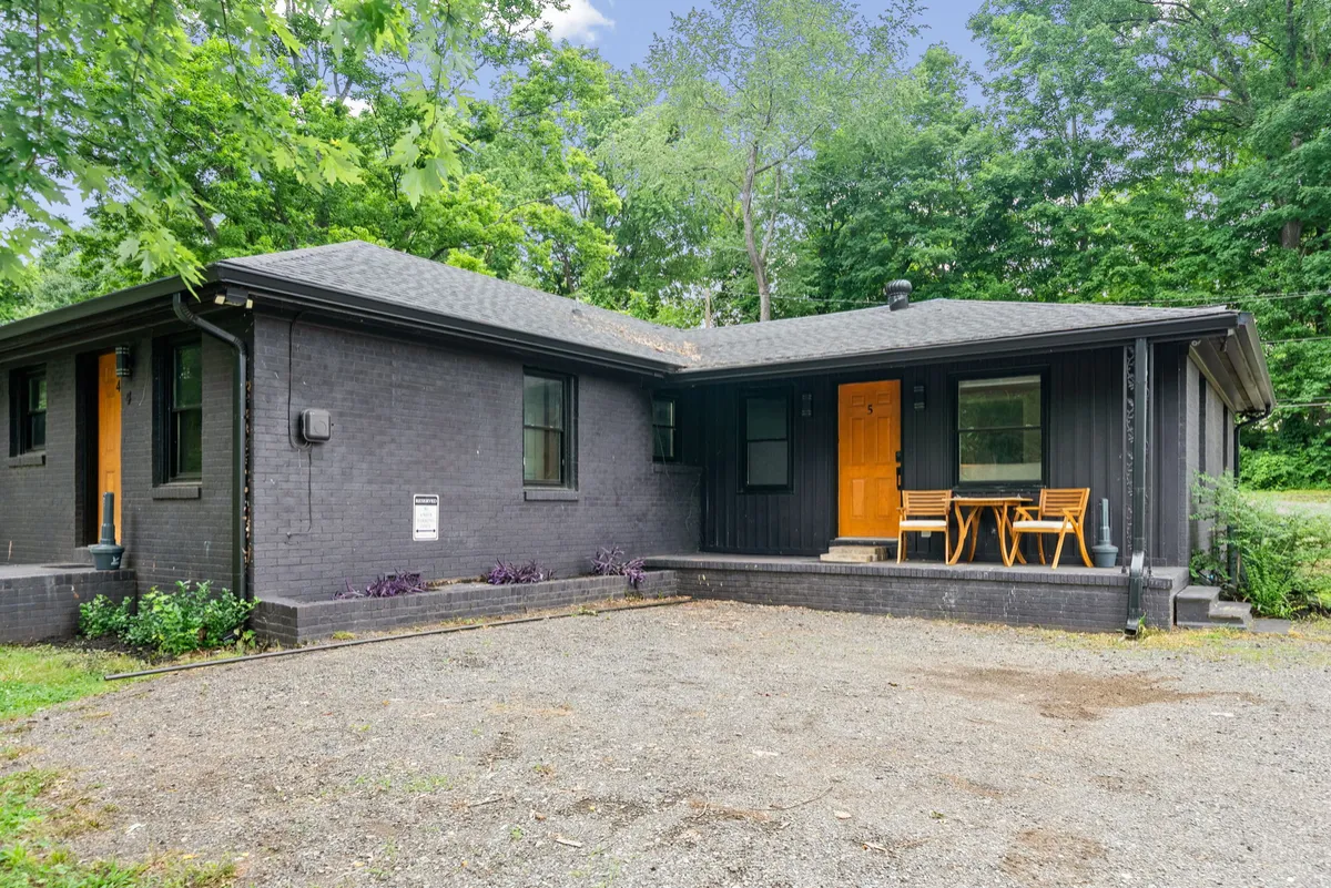 Highland Haven executive extended-stay home with oversized driveway and manicured lawn