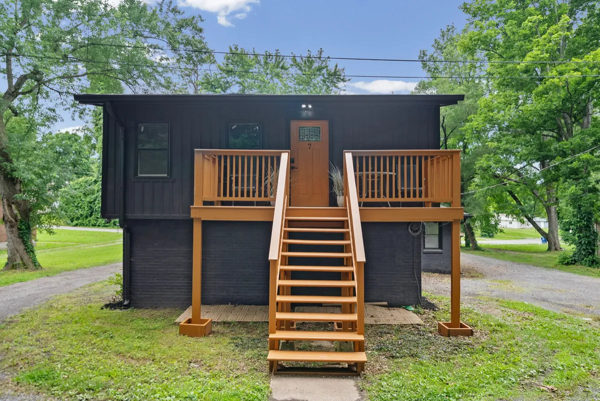 The Stonefield Estate extended-stay crew residence with spacious vehicle parking