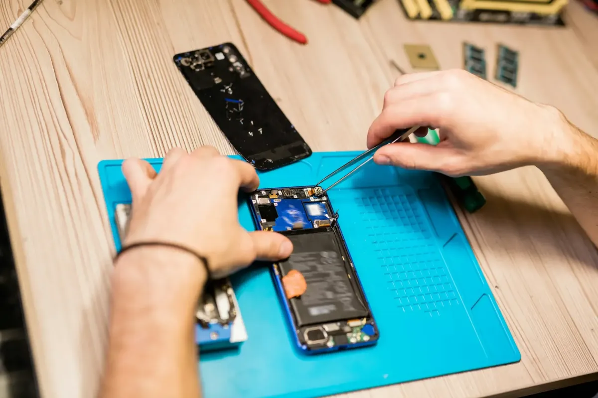 Phone repairs at Te Millennium