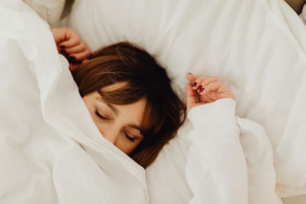 How to Set Better Sleep Goals and Improve Your Nighttime Routine