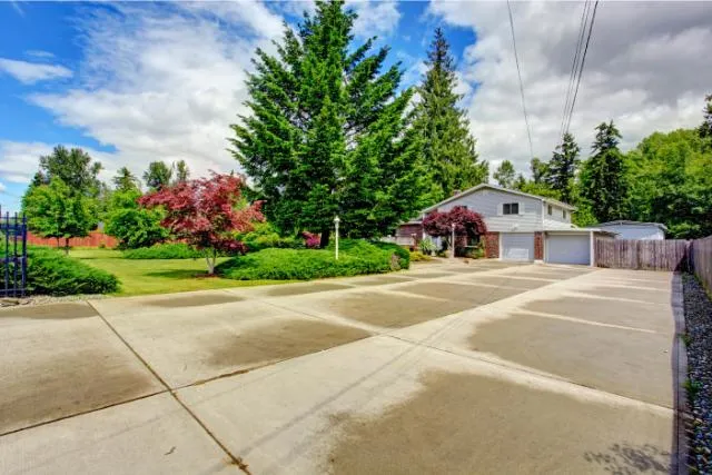 Springfield Concrete Pros builds and installs Driveway