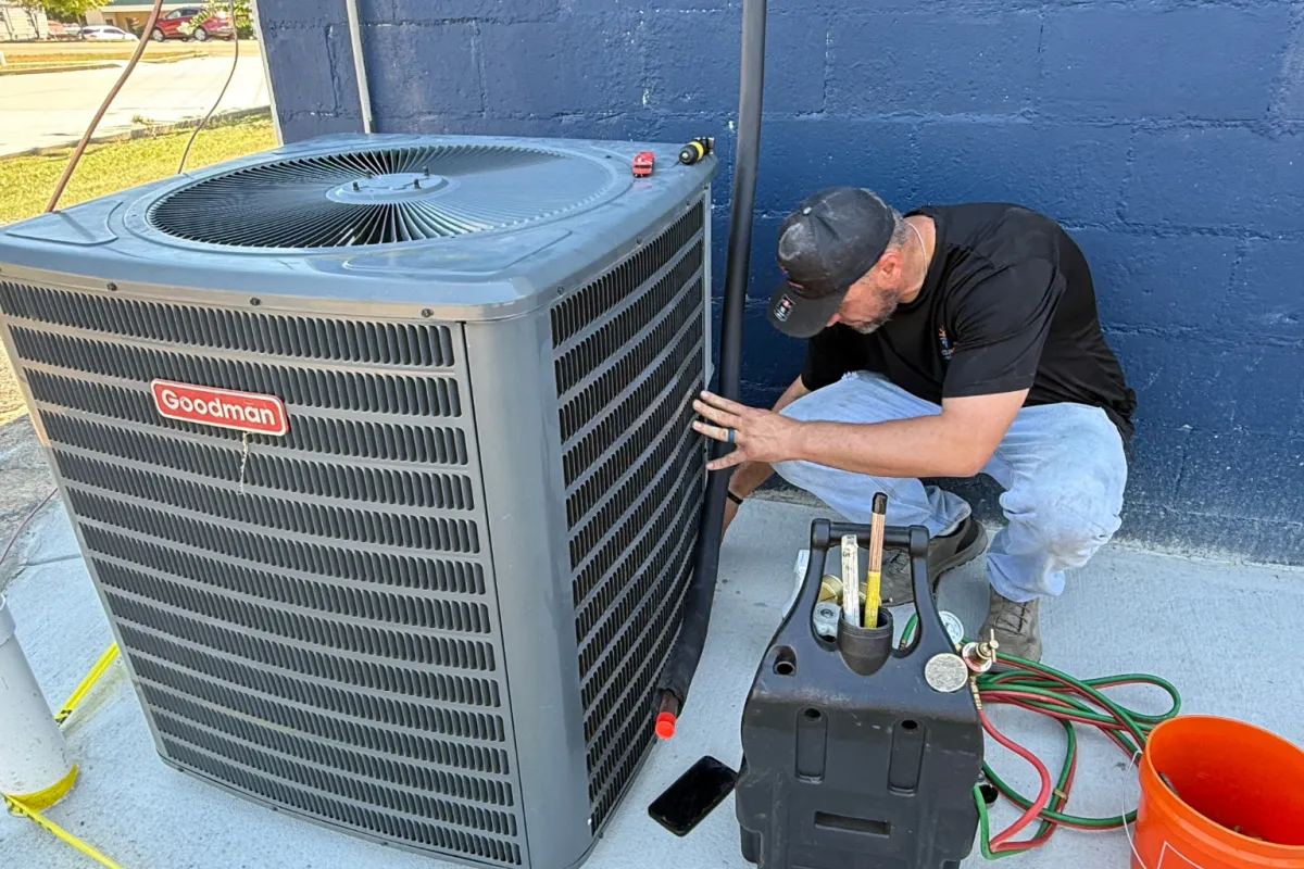 Professional HVAC installation for a new energy-efficient heating and cooling system in Tupelo, Mississippi.
