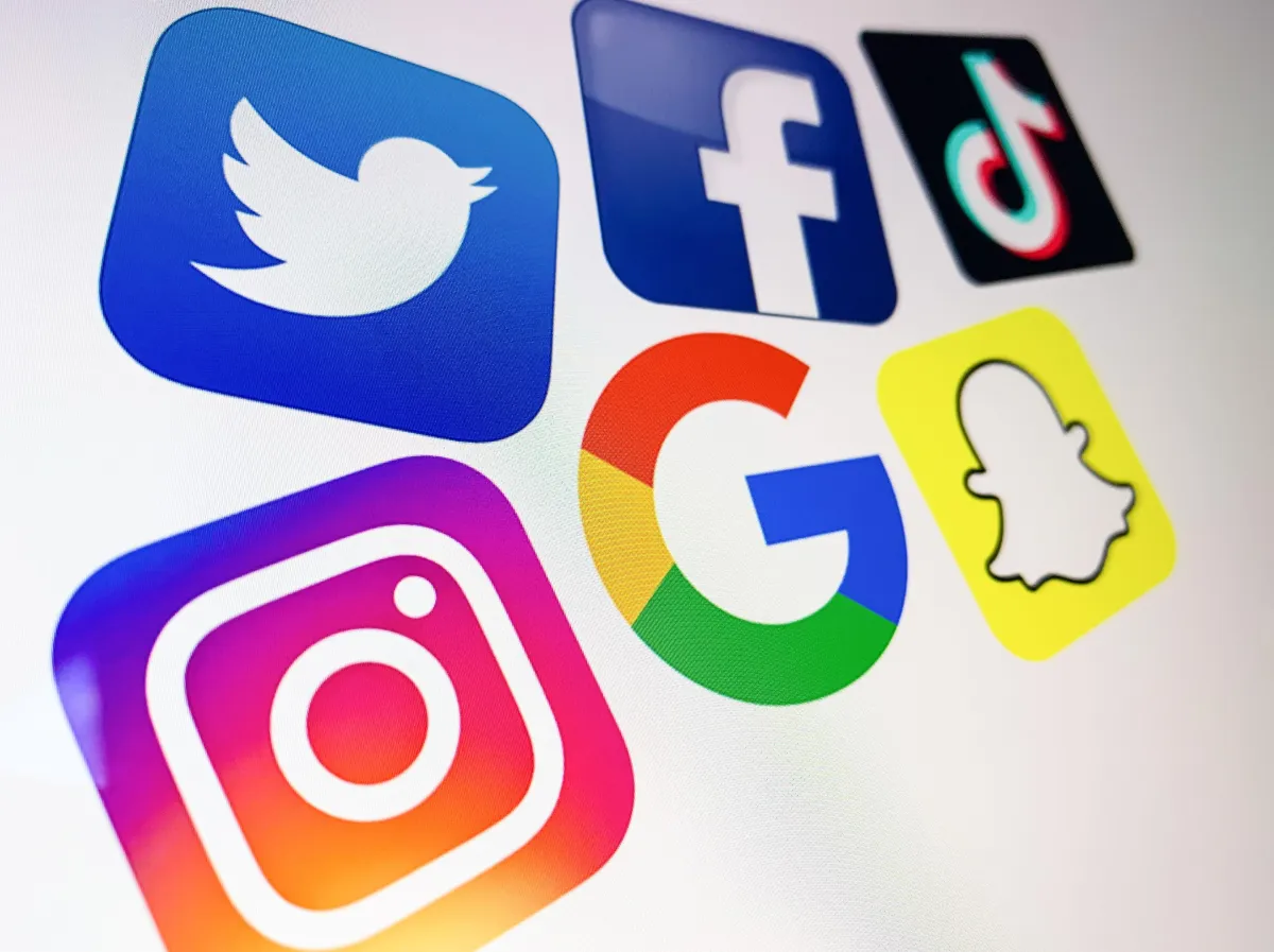 Social Media Display Advertising - Facebook Instagram Google TikTok