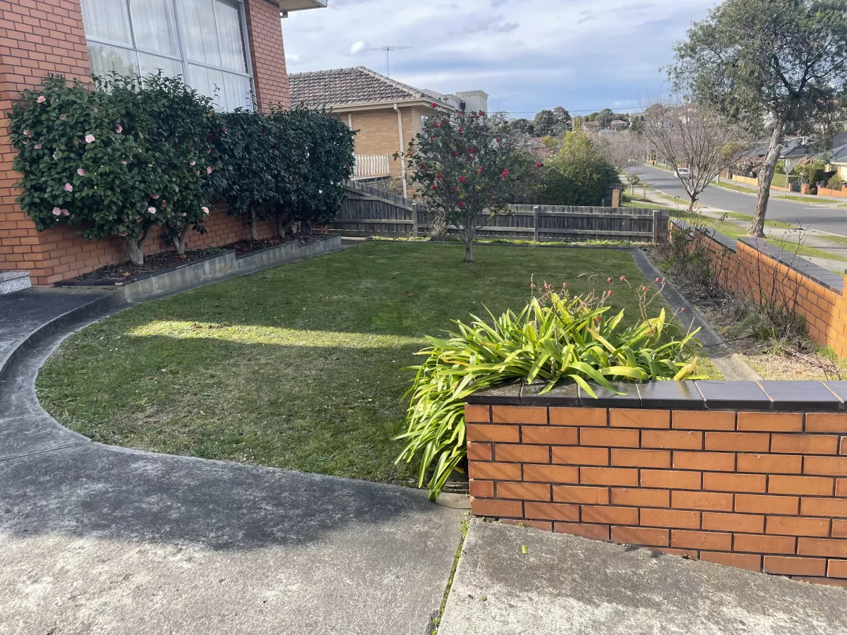 reliable garden maintenance service in Montmorency