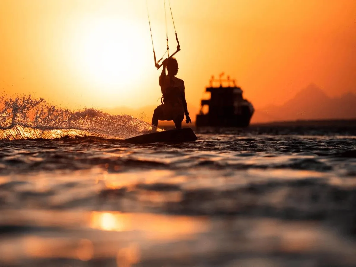 Egypte kitesurfing with yachts