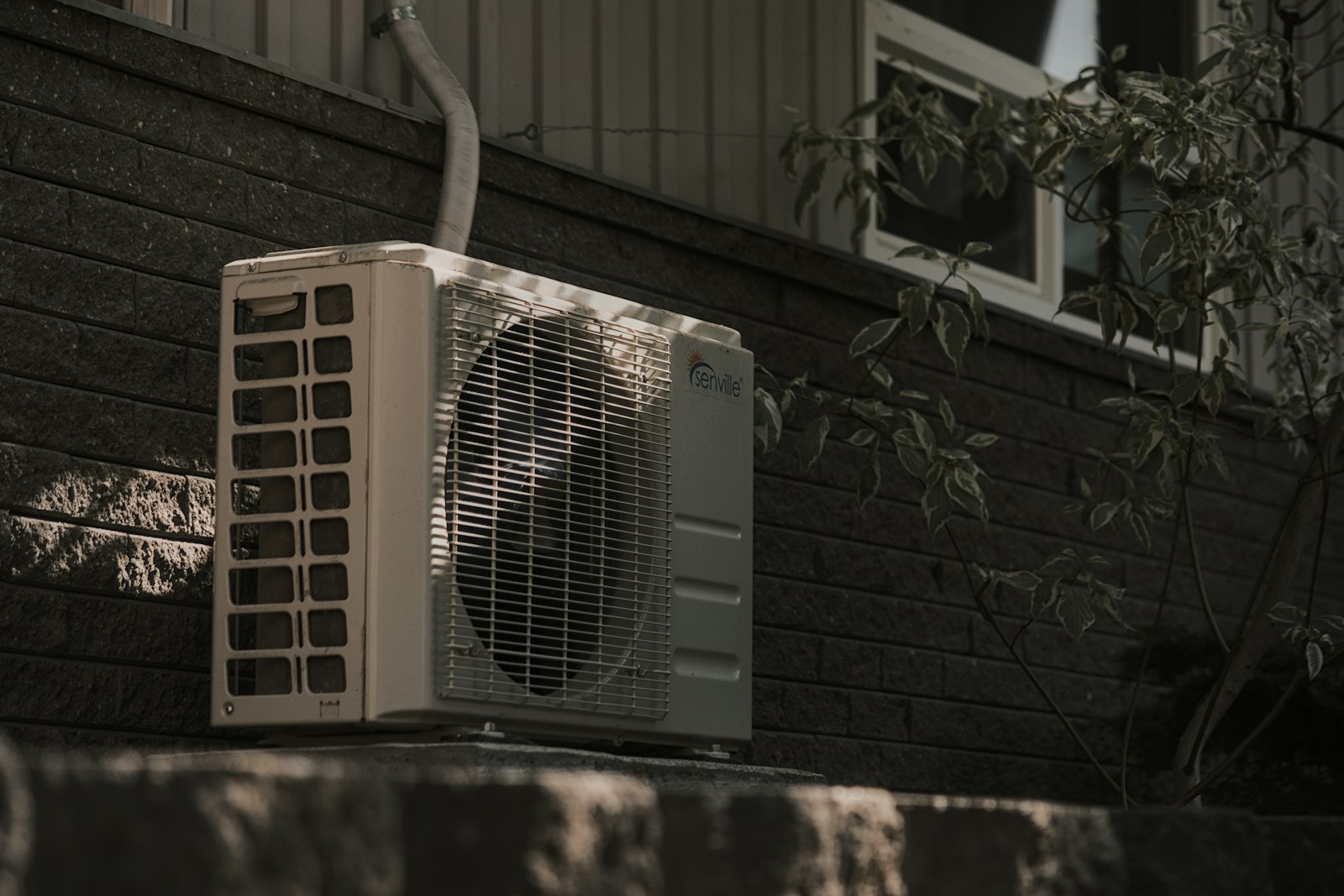 Why Closing Vents in Spare Rooms Is Costing You Money (and 4 Other AC Myths Florida Homeowners Still Believe)