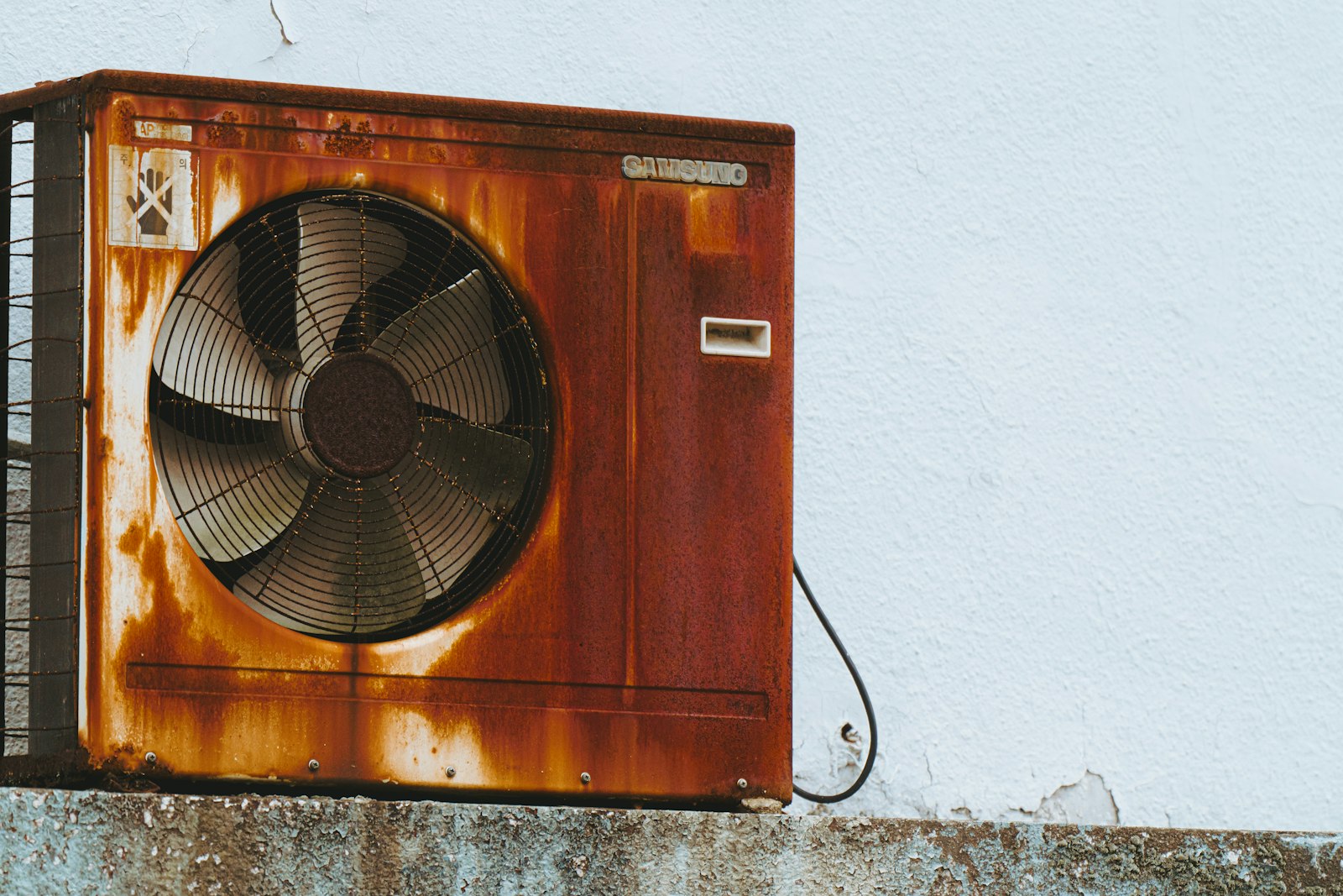 R-22 Refrigerant Leaks in Older Cape Coral Systems: Why Recharging an Outdated Unit Costs More Than Replacing It