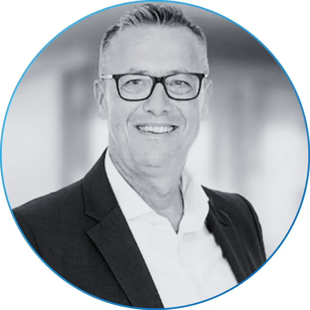 Matthias Decker, Finanzvermittler: Früher 10x dieselbe E-Mail pro Tag – jetzt übernimmt das alles Selly.