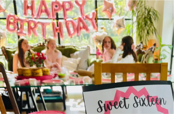 a bunch of balloons with the number forty on them