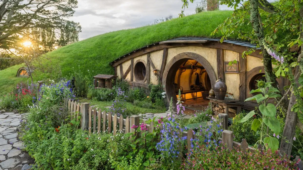 Hobbiton Lord of the Rings and Hobbit attraction near Te Aroha Courthouse Accomodation