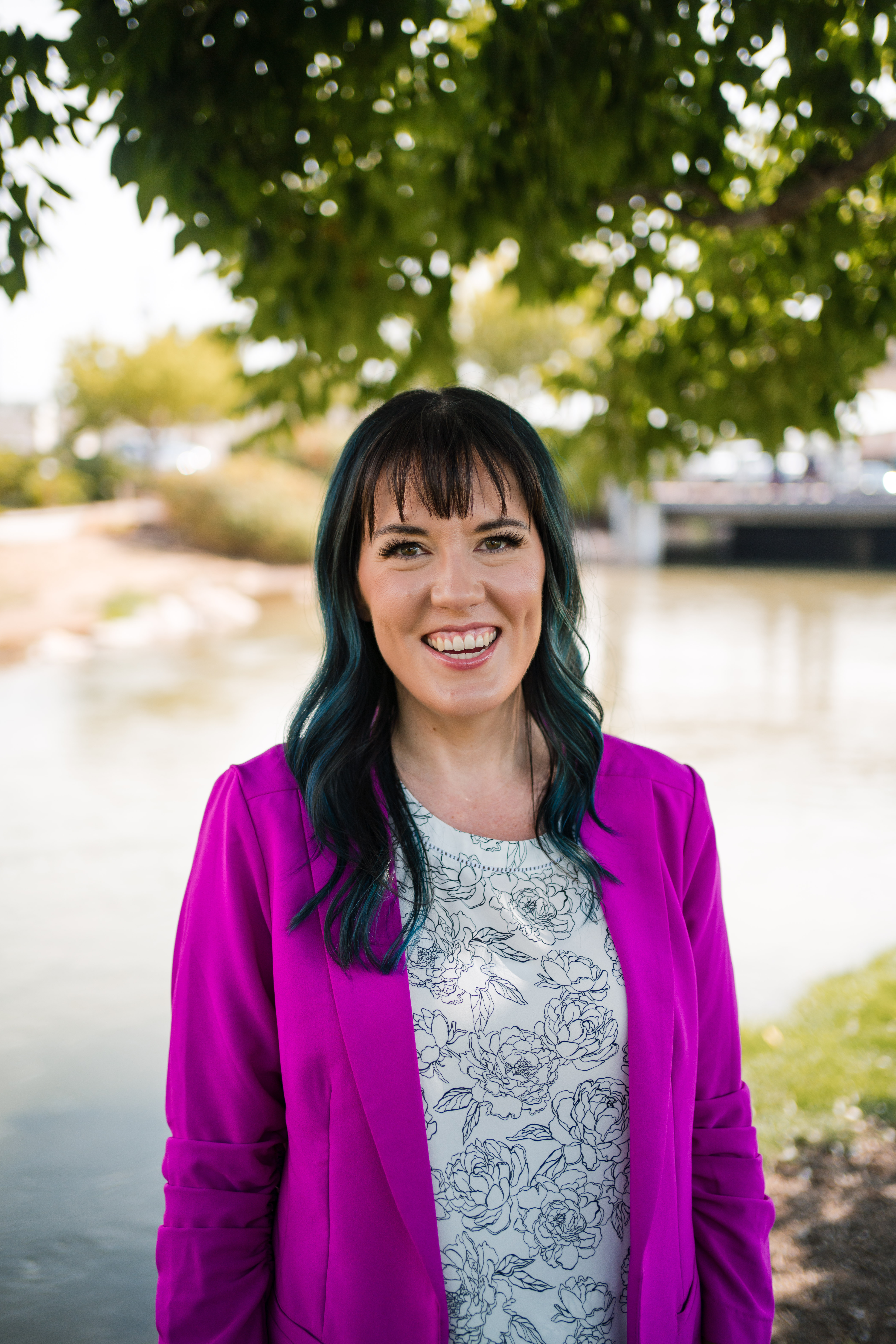 Crowd applauding a speaker
