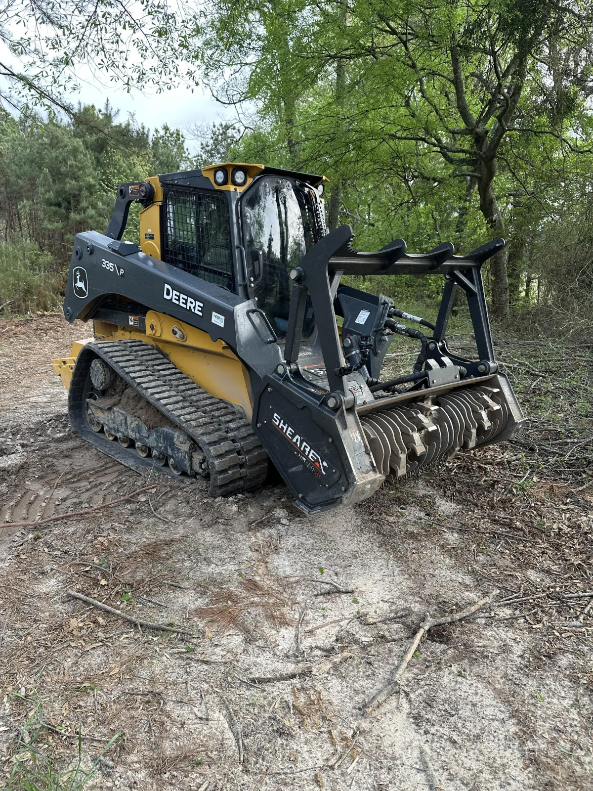 Our 120 HP skid steer equipped with a mulching head provides a highly effective solution for vegetation management.