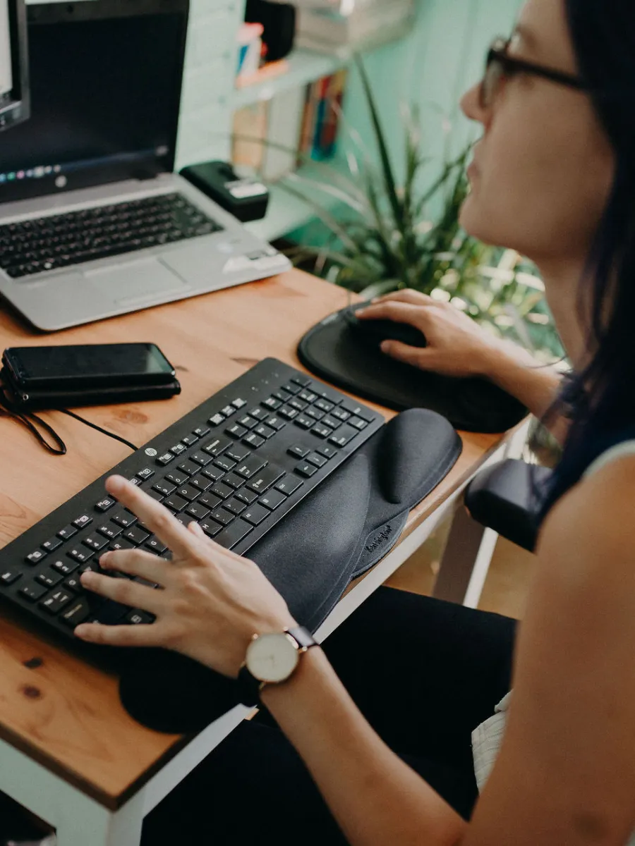 GlowUp Funnels logo with tagline ‘Automate, Scale, and Glow’ for women entrepreneurs serving parents and families.