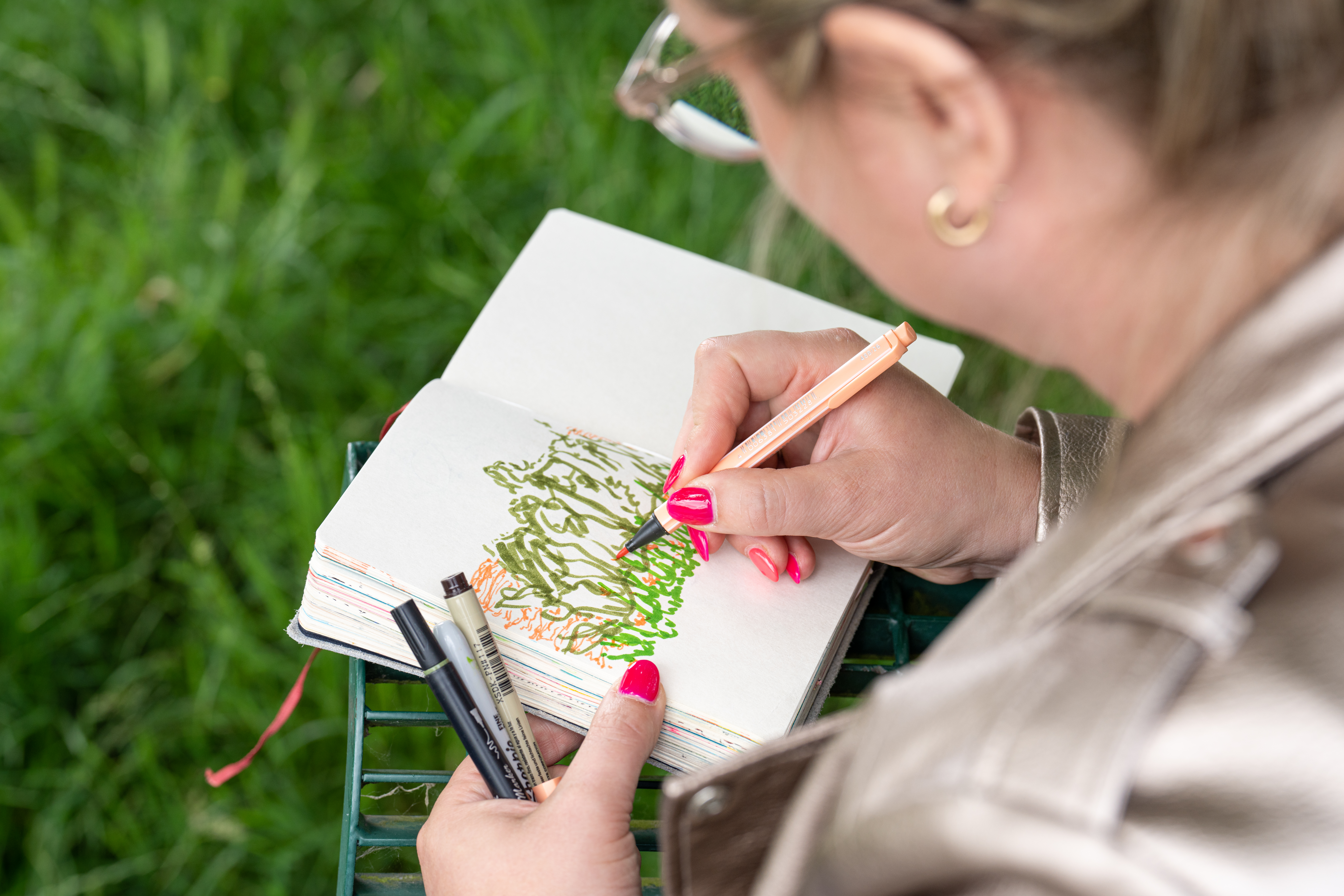 anna sketching outside in her sketchbook