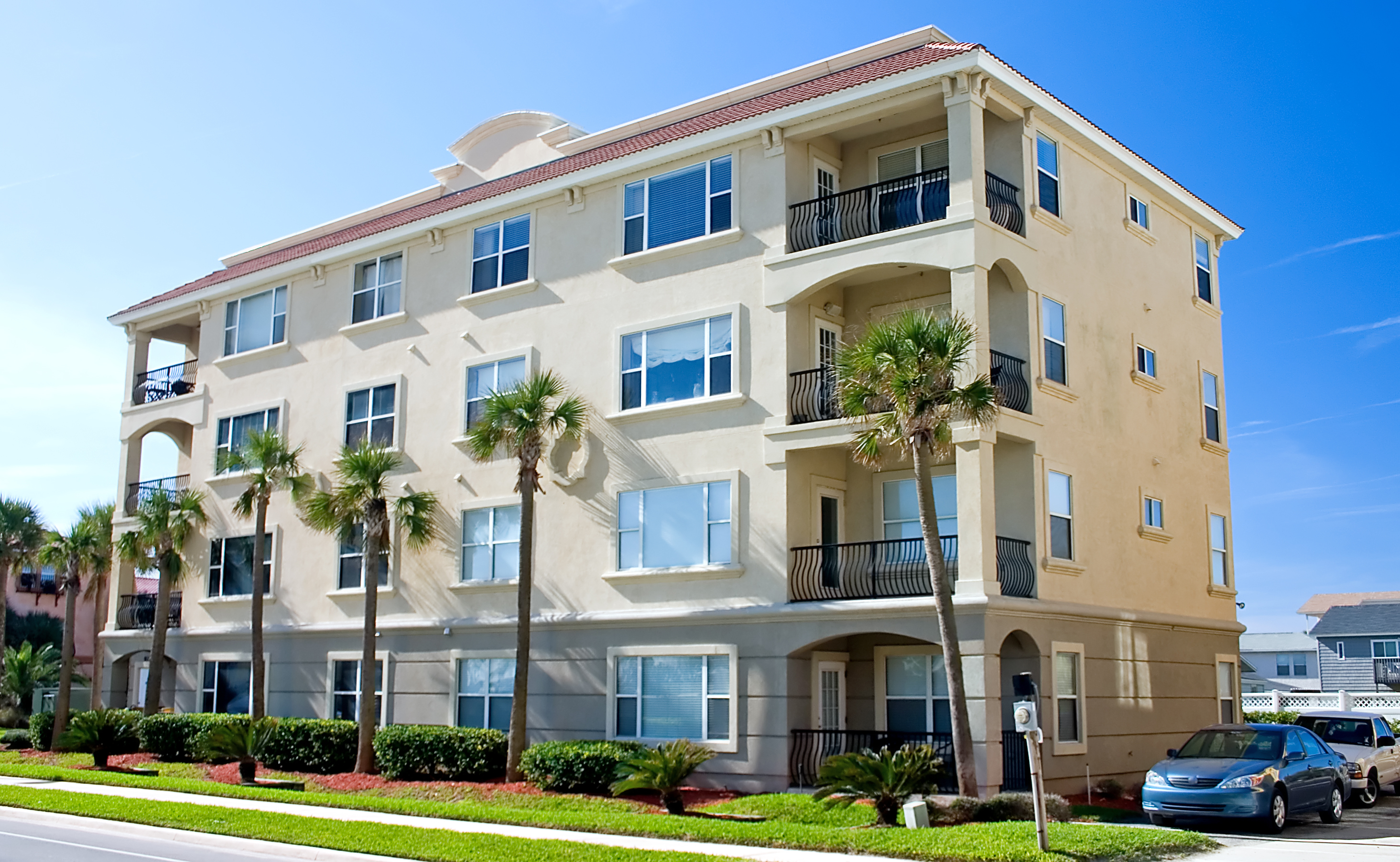 Stock photo representation of mid-size South Florida condo building suitable for South Florida condo inventory loan and bridge loan for unsold condo units.
