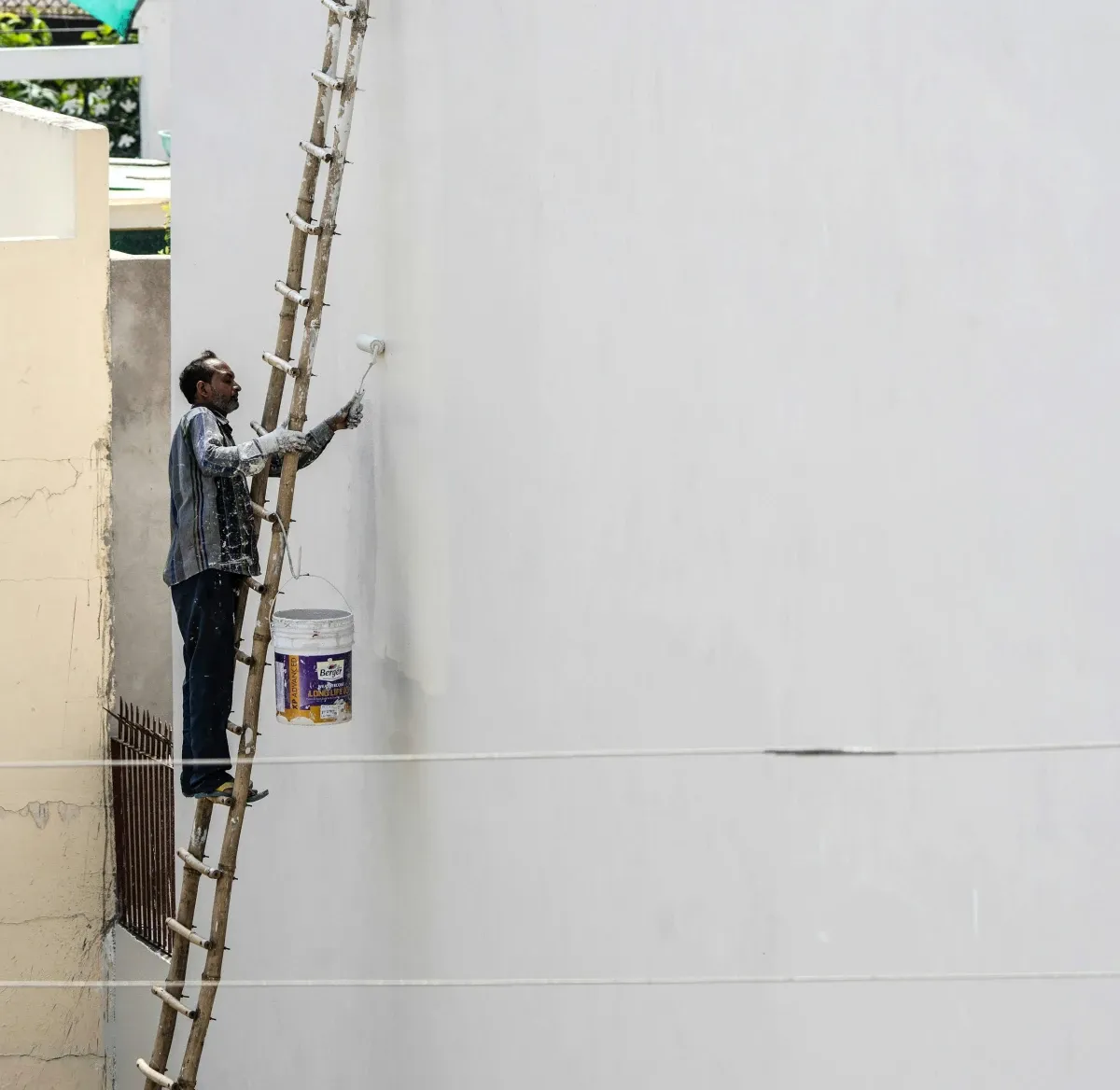 Highpoint Painting crew handling exterior in Tucson