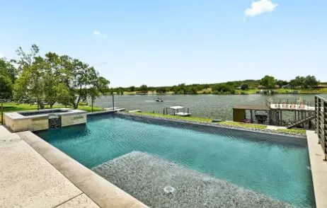 Infinity-edge pool and spa overlooking the lake, kept clean with weekly pool service by Canyon Lake Pool Service