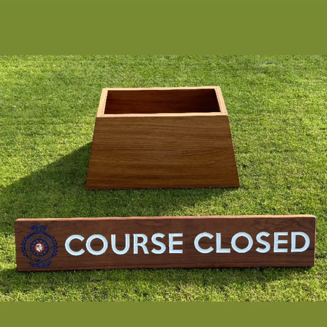 Golf course closed sign