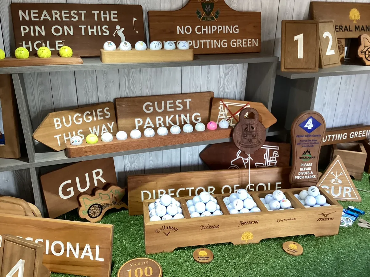 Wooden golf signaged