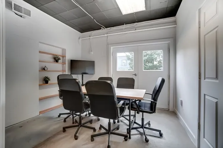 Picture of ORCA Coworking meeting room POD 4 with all the necessary comforts