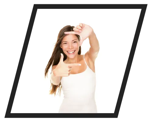 Imagen de una dama haciendo un marco con sus manos para representar la importancia de posicionar una propuesta de valor en el mercado.
