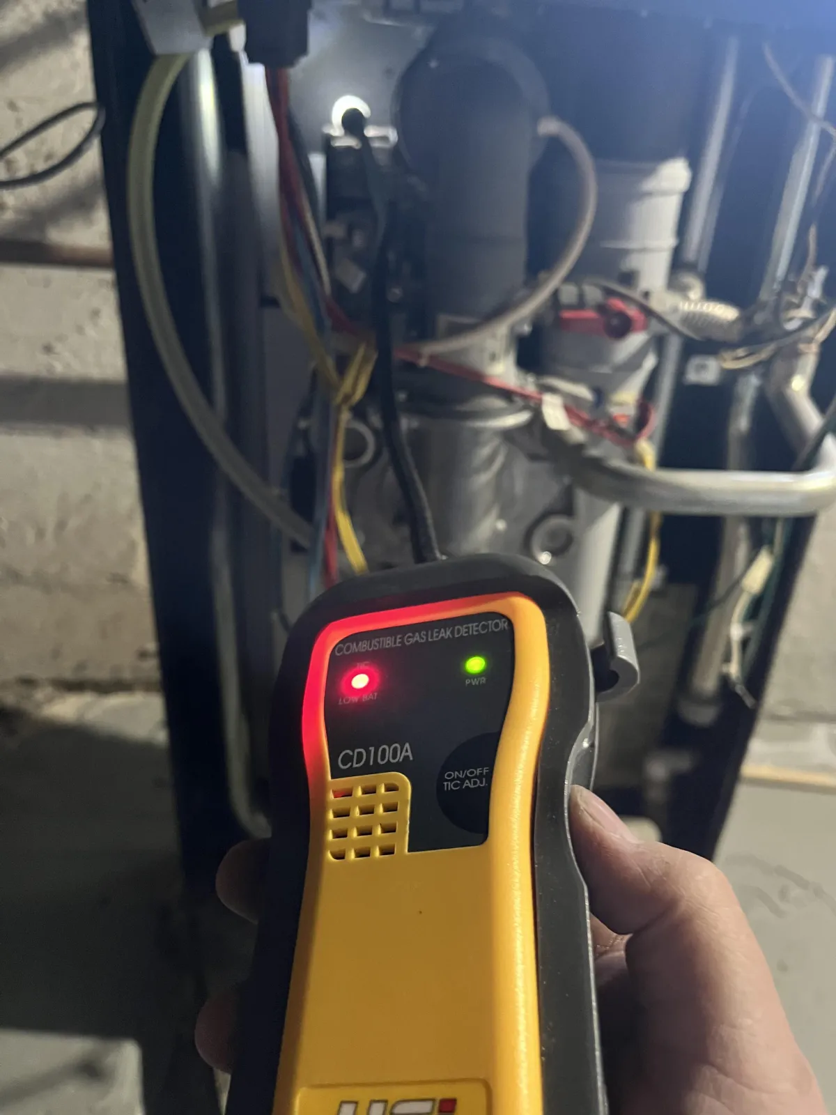 Testing Gas Line with Electronic Gas Detector