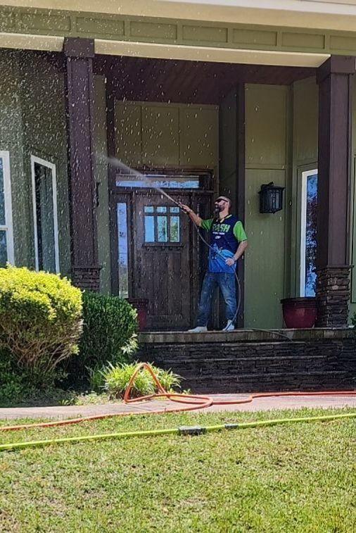 Low-Pressure House Washing Lake Martin Alabama
