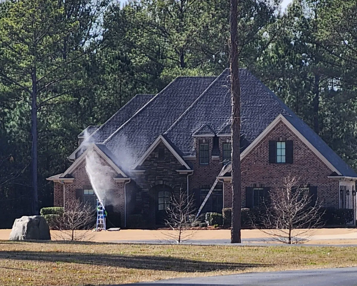 Low-Pressure House Washing Lake Martin Alabama
