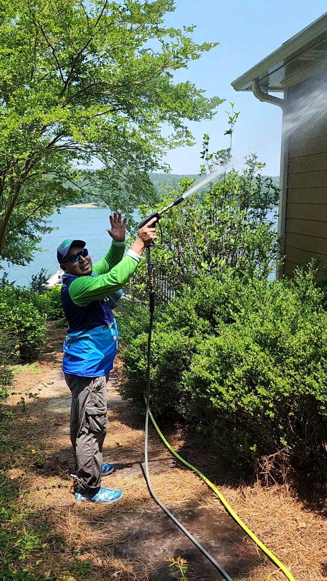 Low-Pressure House Washing Lake Martin Alabama