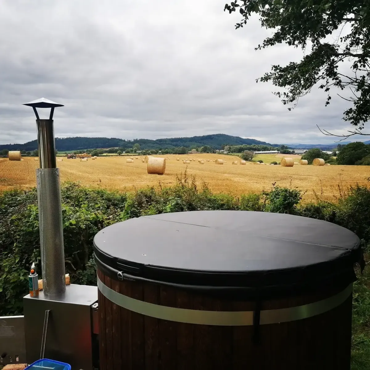 mointain view rom hot tub at stargazer glamping 