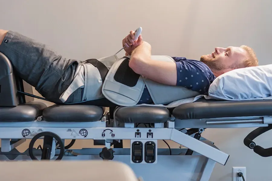 Comfortable patient room, designed for decompression therapy in Vancouver and nearby areas.
