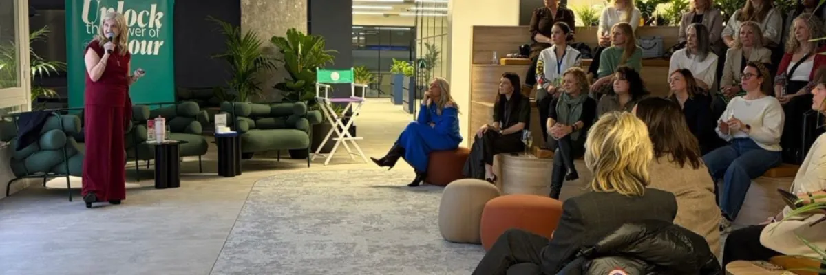nciola smithson speaking to a room of ladies at an event