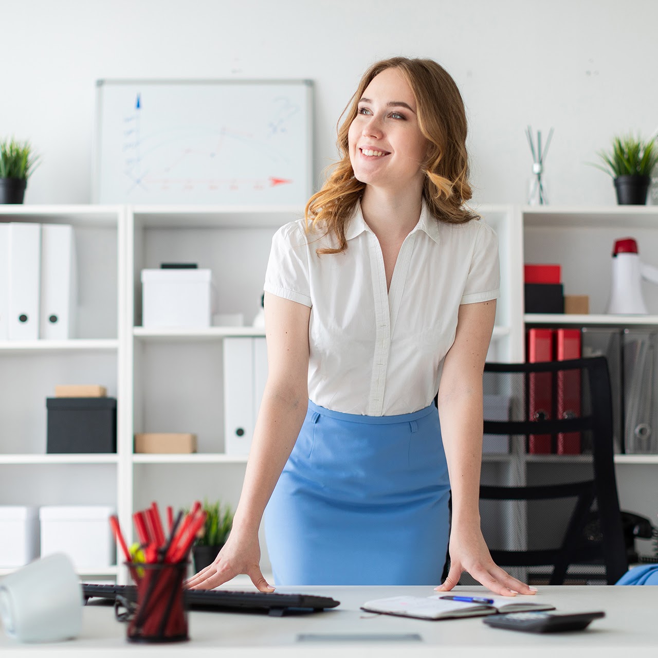 Close-up of a smiling couple carrying moving boxes in warm natural light; candid, diverse, family-friendly scene with faces clearly visible, high resolution, no watermark