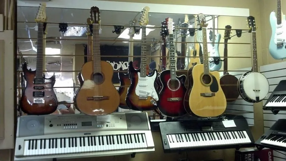 a violin with a black back and white strings